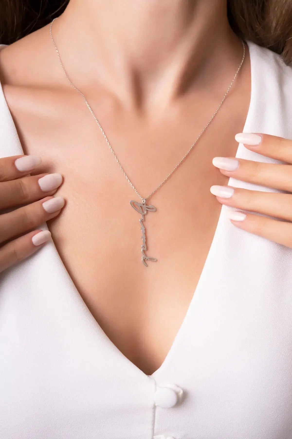 Kişiye Özel El Yazılı Dikey İsimli Kolye