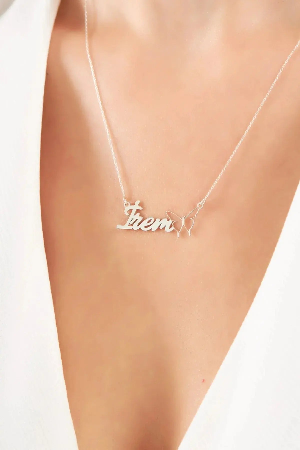 Kelebek Tasarımlı Kişiye Özel İsimli Kolye