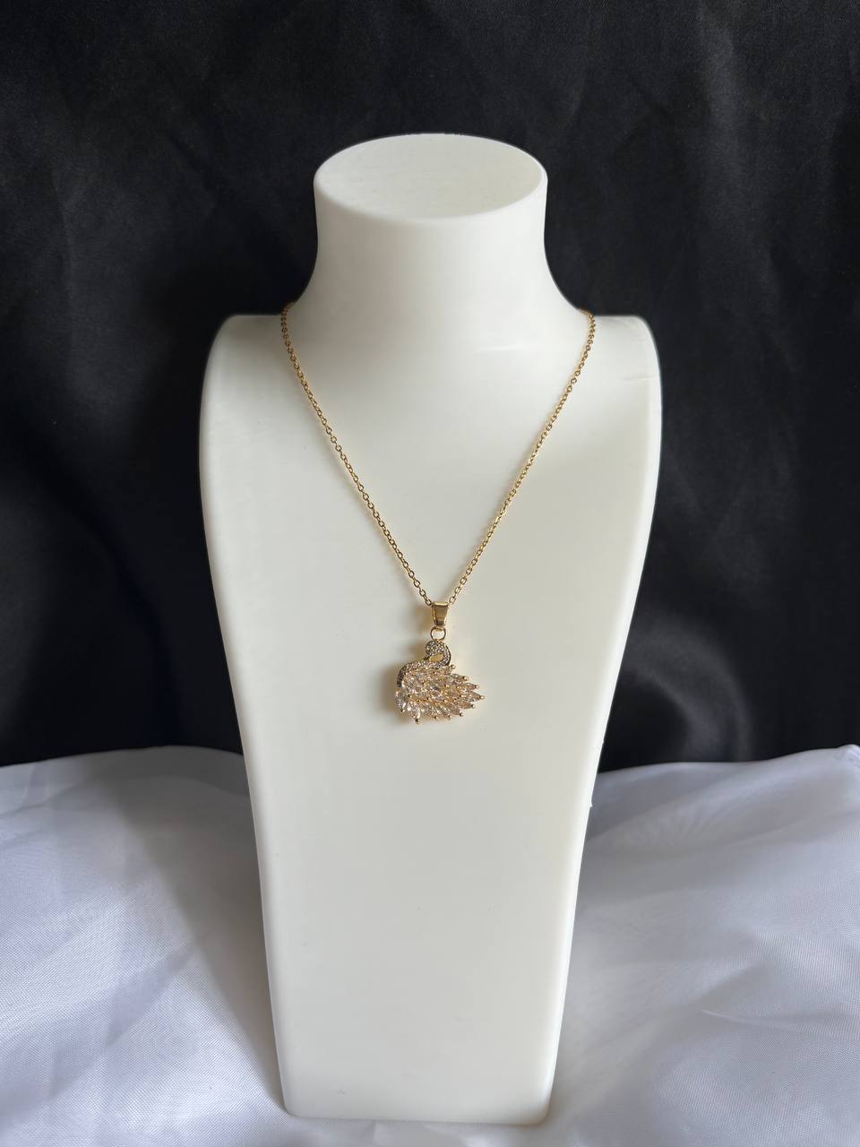 MNDStore™ Kuğu Kolye