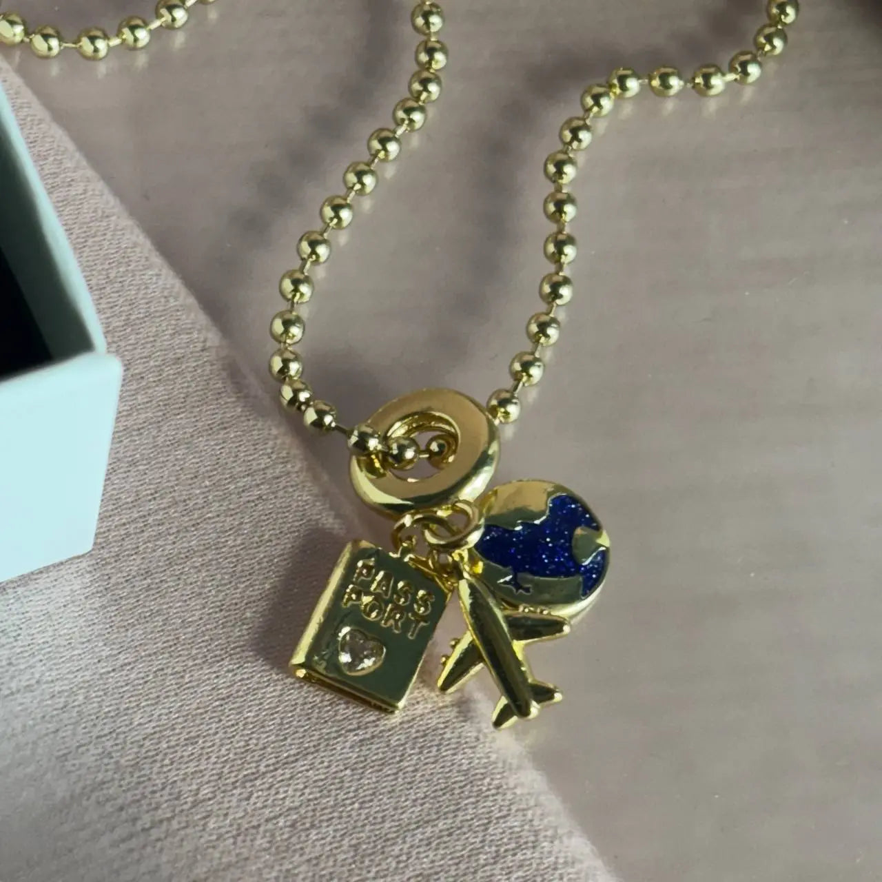 Travel Seyahat Dünya Uçak Kolye