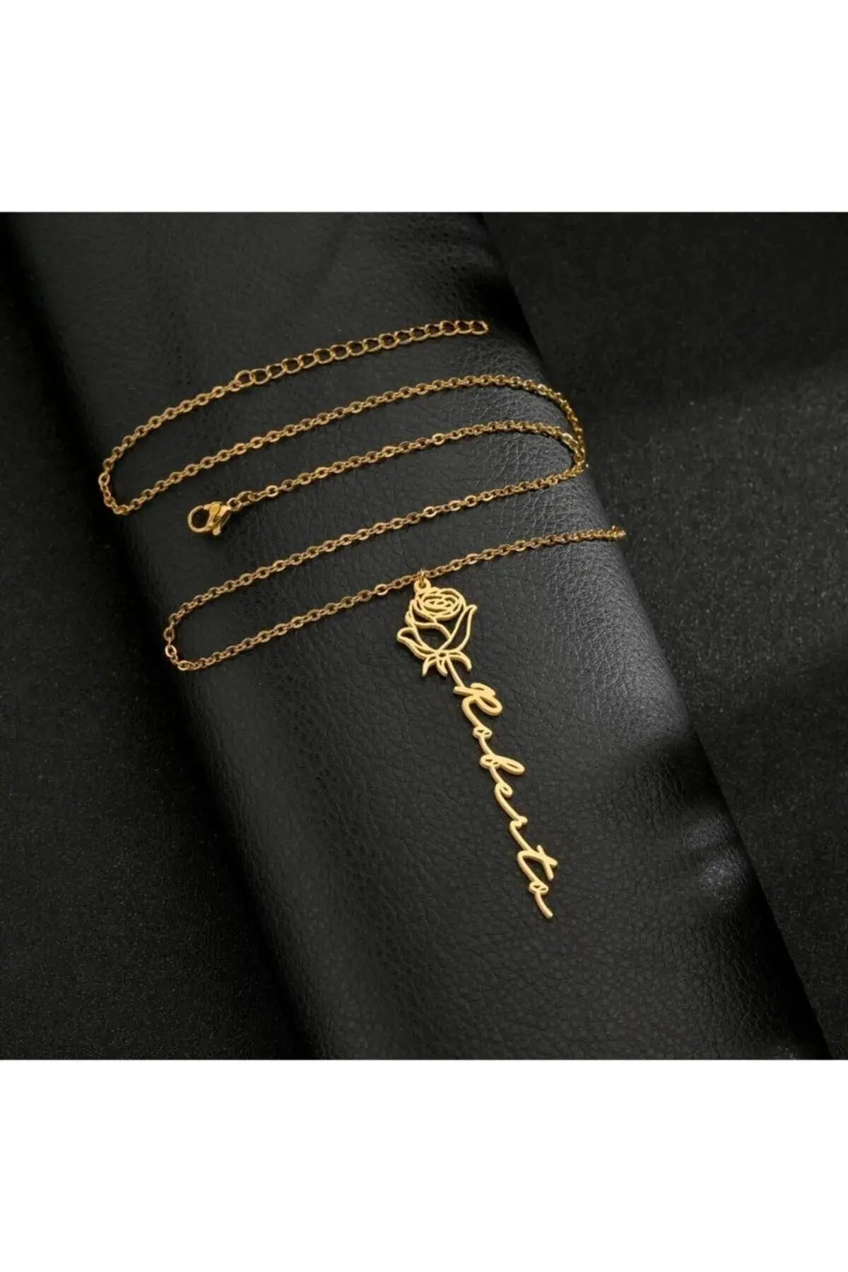 Gül Figürlü Dikey Isimli Kolye