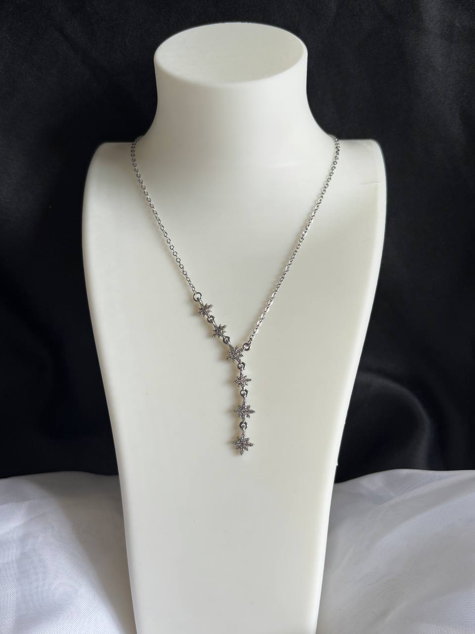 MNDStore™ Kayan Yıldızlı Y Kolye