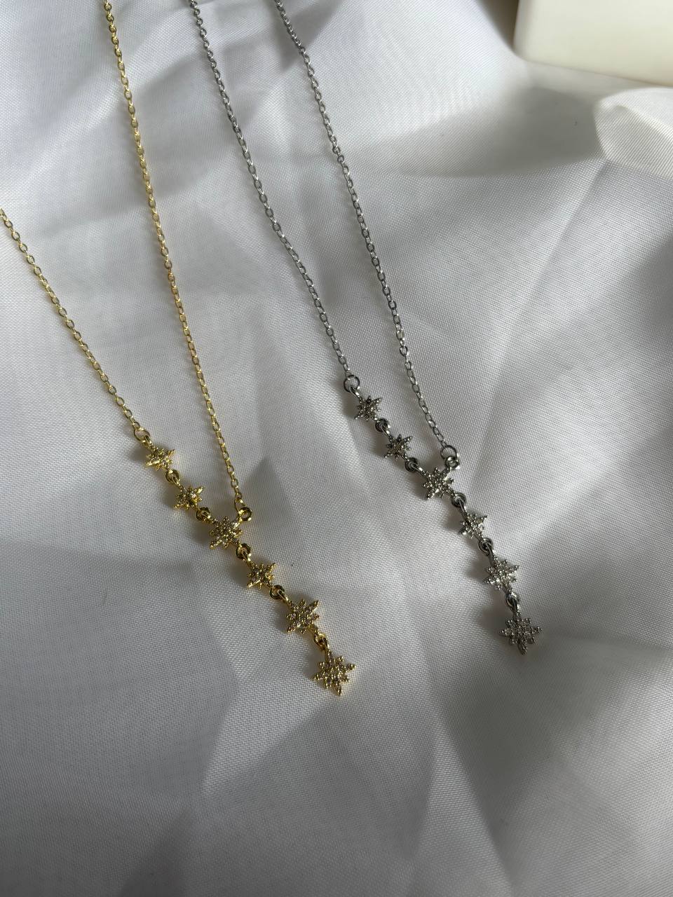 MNDStore™ Kayan Yıldızlı Y Kolye