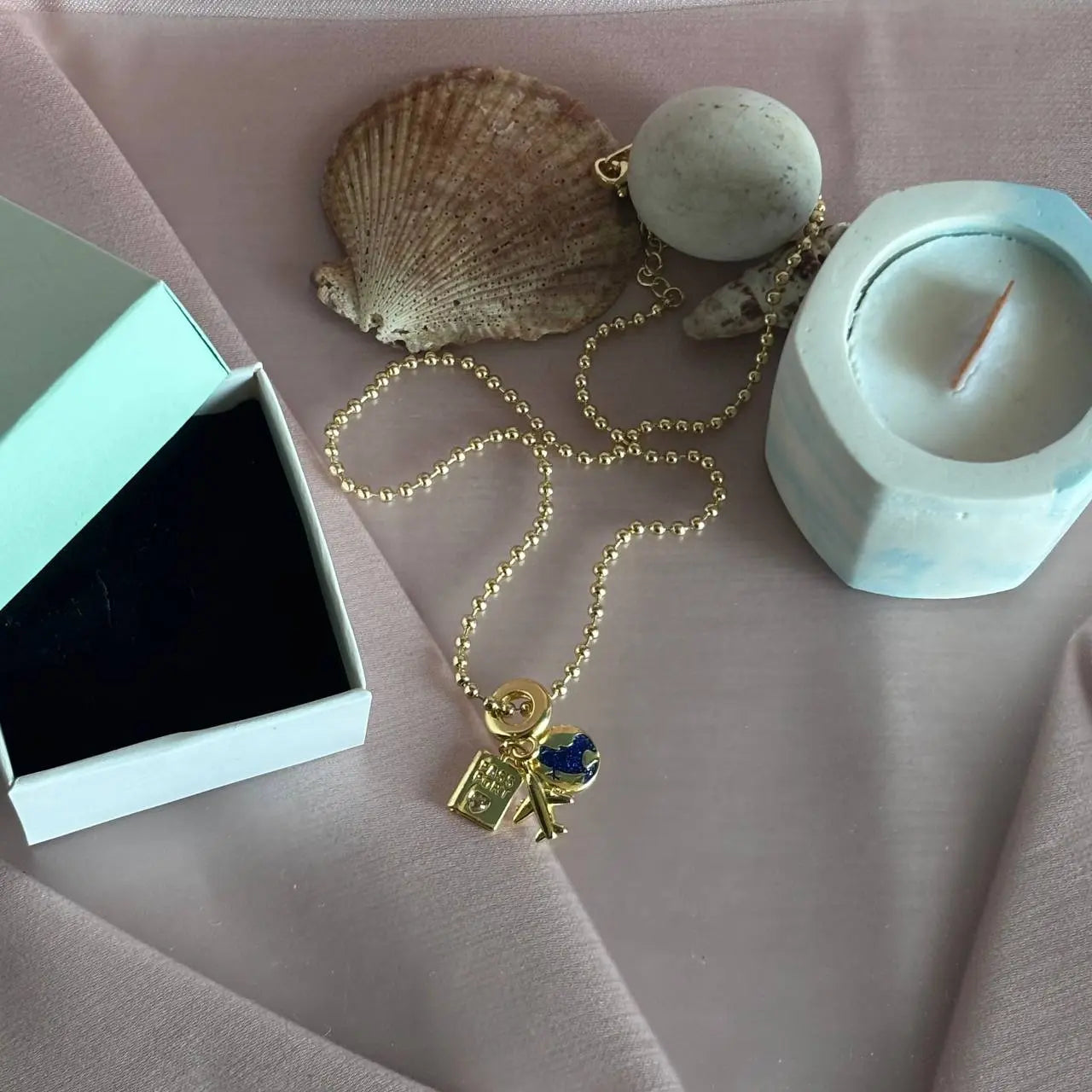 Travel Seyahat Dünya Uçak Kolye