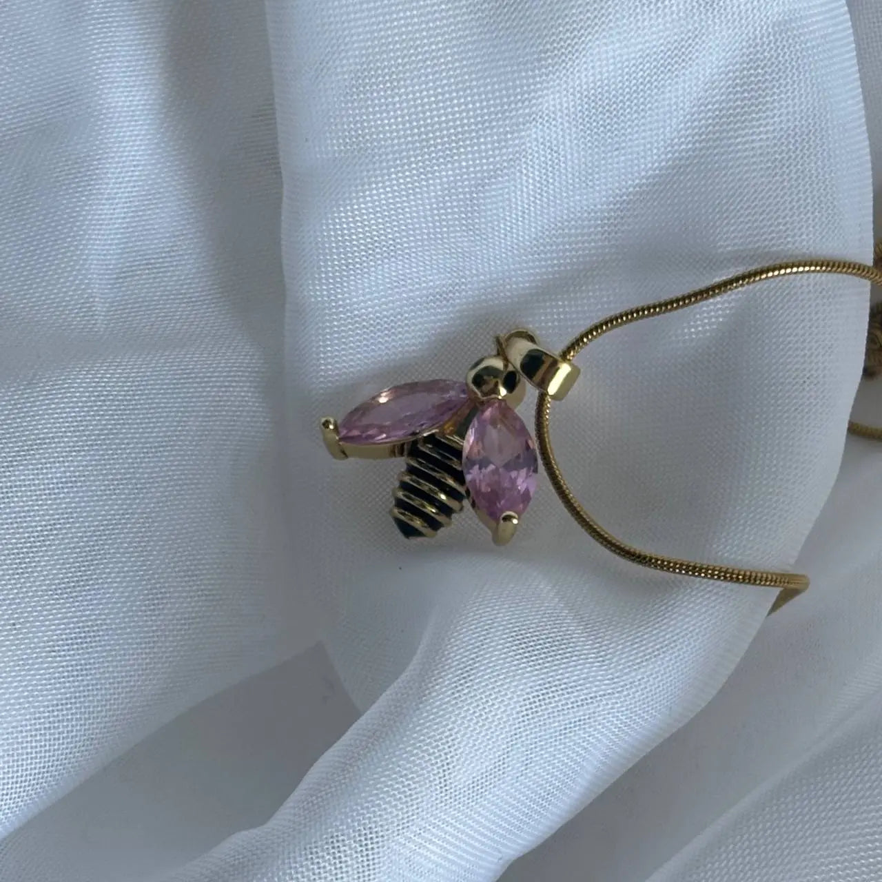 Arı Figürlü Kolye